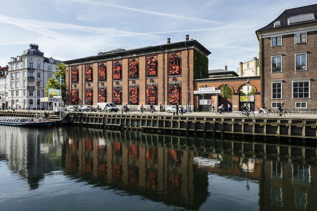Ai Weiwei, "Soleil Levant", 2017. Installation view, Kunsthal Charlottenborg, 2017. Life jackets in front of windows of facade. Courtesy of the artist. Photo by Anders Sune Berg. Ai Weiwei, "Soleil Levant", 2017. Installation view, Kunsthal Charlottenborg, 2017. Life jackets in front of windows of facade. Courtesy of the artist. Photo by Anders Sune Berg.