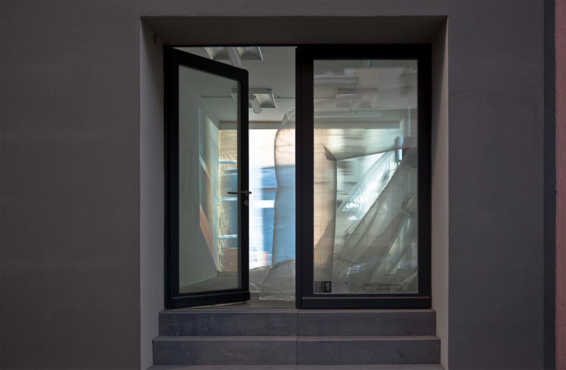 Monika Rechsteiner, "real estate", installation with pneumatic objecs and video, 2012 | image: Monika Rechsteiner Monika Rechsteiner, "real estate", installation with pneumatic objecs and video, 2012 | image: Monika Rechsteiner