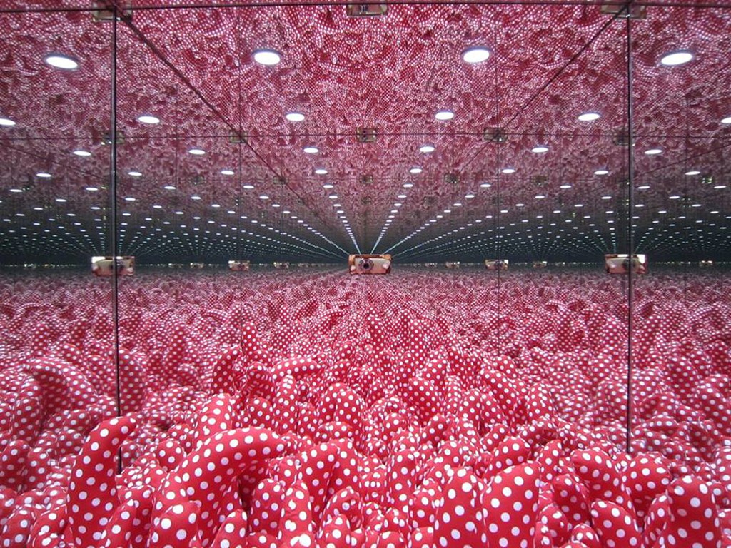 Znalezione obrazy dla zapytania mirrored room 1997