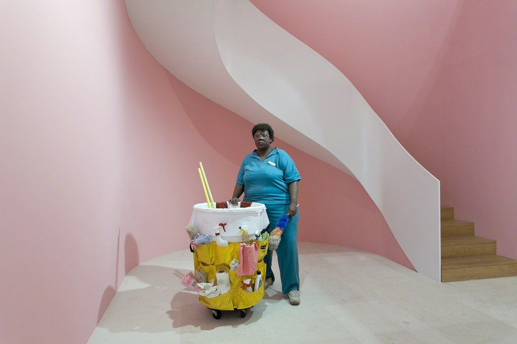© The Estate of Duane Hanson. © Olivier Mosset. Photography by Zarko Vijatovic. Courtesy Gagosian Gallery. © The Estate of Duane Hanson. © Olivier Mosset. Photography by Zarko Vijatovic. Courtesy Gagosian Gallery.