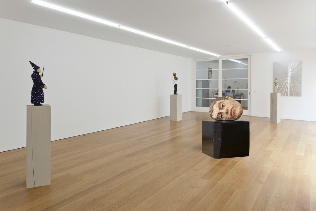 Installation view Stephan Balkenhol at Galerie Rüdiger Schöttle, 2015.
Photo: Wilfried Petzi. Installation view Stephan Balkenhol at Galerie Rüdiger Schöttle, 2015.
Photo: Wilfried Petzi.