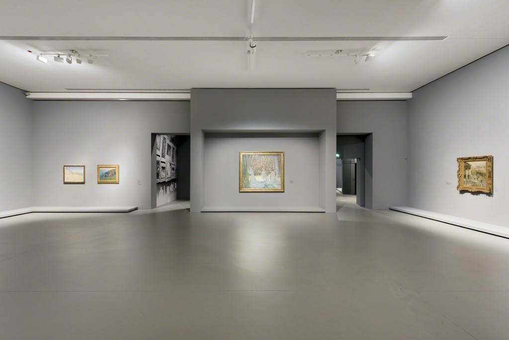 View of Room 4 "Landscapes/Impressions"
From left to right : Signac, Moret, Denis, Thaulow (more info on document attached)
© Fondation Louis Vuitton / Martin
Argyroglo View of Room 4 "Landscapes/Impressions"
From left to right : Signac, Moret, Denis, Thaulow (more info on document attached)
© Fondation Louis Vuitton / Martin
Argyroglo
