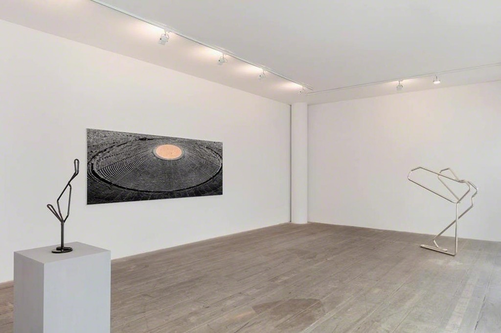 Wagner Malta Tavares/ Meteoro, Galeria MarIlia Razuk. Photo Filipe Berndt. Wagner Malta Tavares/ Meteoro, Galeria MarIlia Razuk. Photo Filipe Berndt.