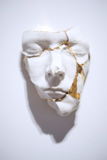 Samuel Yal, ‘Réparation - Masque’, 2017, Sculpture, Porcelain and gold, Galerie Ariane C-Y