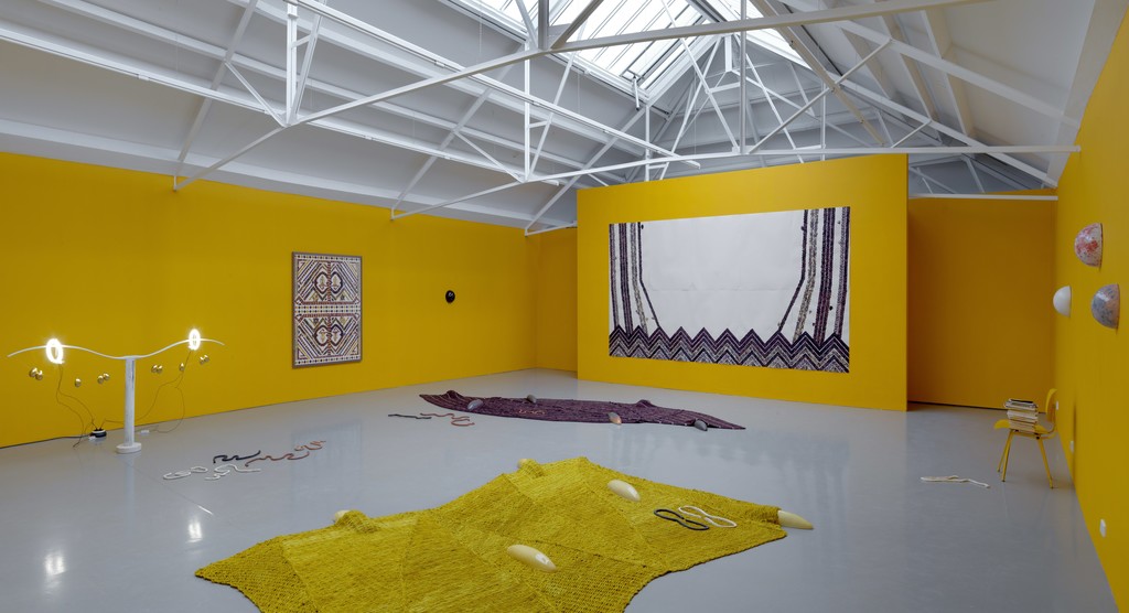 Jennifer Tee, installation overview "Let it Come Down", Galerie Fons Welters, Amsterdam 2018. Photographer: Gert-Jan van Rooij. Jennifer Tee, installation overview "Let it Come Down", Galerie Fons Welters, Amsterdam 2018. Photographer: Gert-Jan van Rooij.