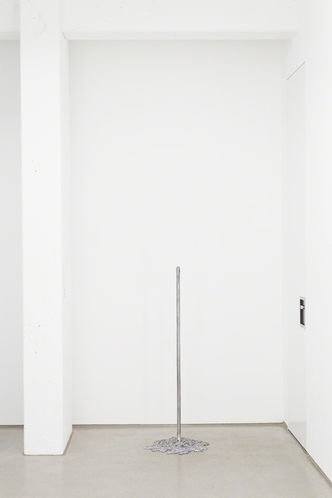installation view G2 Kunsthalle, Hildebrand Collection, "Wischmop" (2014, Aluminum) by Benjamin Bergmann, photo: Dotgain © the artists & G2 Kunsthalle, Leipzig. installation view G2 Kunsthalle, Hildebrand Collection, "Wischmop" (2014, Aluminum) by Benjamin Bergmann, photo: Dotgain © the artists & G2 Kunsthalle, Leipzig.