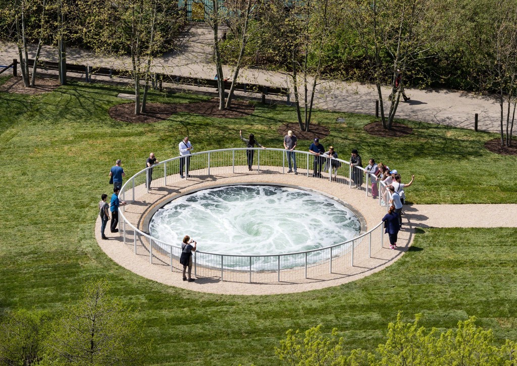 Anish Kapoor
Descension, 2014
Brooklyn Bridge Park, New York, 2017
Photo: James Ewing, Public Art Fund, NY
© Anish Kapoor, 2017
Anish Kapoor
Descension, 2014
Brooklyn Bridge Park, New York, 2017
Photo: James Ewing, Public Art Fund, NY
© Anish Kapoor, 2017