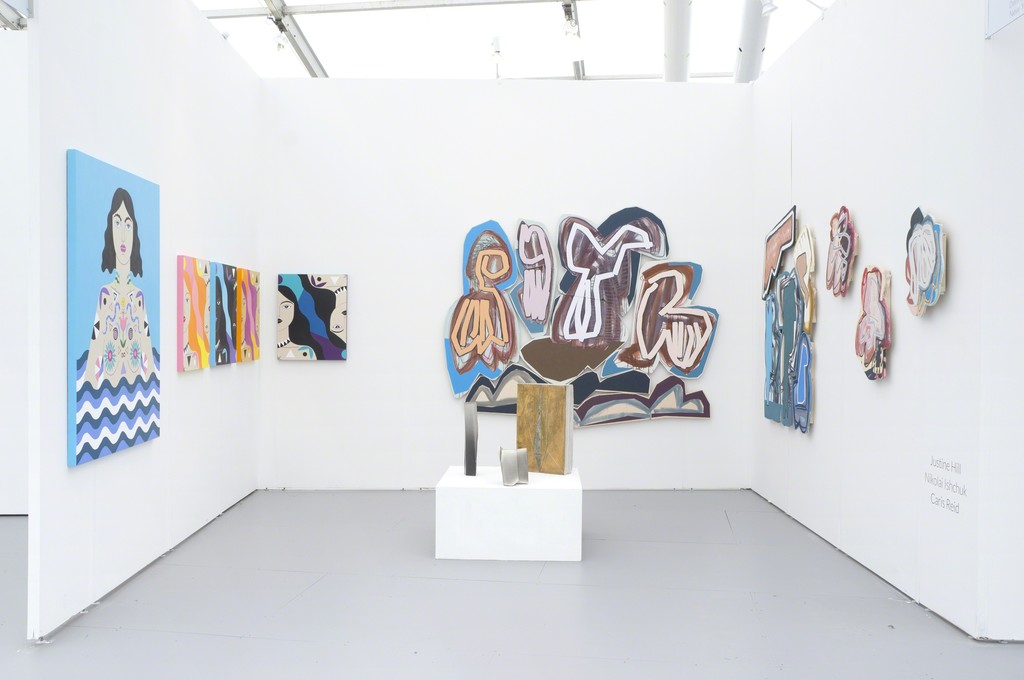 Installation view of booth B6. Caris Reid (paintings left), Justine Hill (paintings right), Nikolai Ishchuk (sculptures). Installation view of booth B6. Caris Reid (paintings left), Justine Hill (paintings right), Nikolai Ishchuk (sculptures).