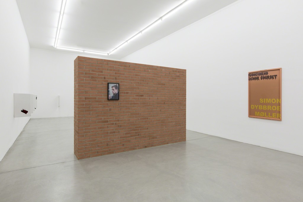 SIMON DYBBROE MØLLER
Buongiorno Signor Courbet, 2015
Installation view at Francesca Minini, Milano SIMON DYBBROE MØLLER
Buongiorno Signor Courbet, 2015
Installation view at Francesca Minini, Milano