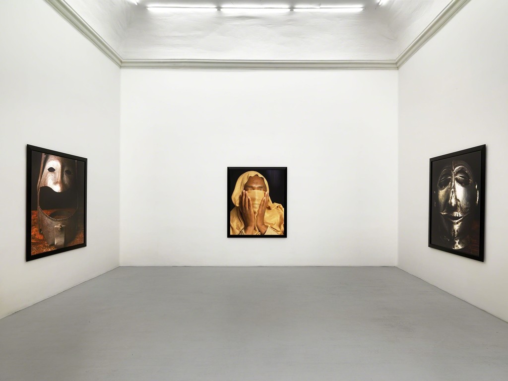 Andres Serrano - Torture - Partial view of the exhibition - February 2017 - Galleria Alfonso Artiaco, Napoli Andres Serrano - Torture - Partial view of the exhibition - February 2017 - Galleria Alfonso Artiaco, Napoli