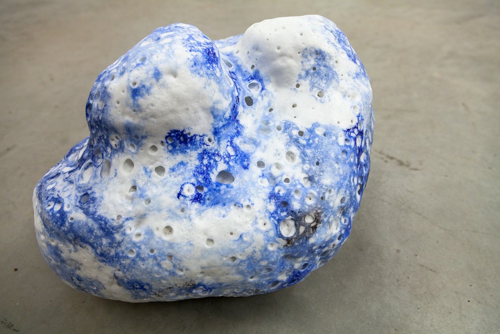Magdalena Gerber, "Wolkensteine #5", ceramics and porcelaine foam, unique copy | image: ©dasesszimmer Magdalena Gerber, "Wolkensteine #5", ceramics and porcelaine foam, unique copy | image: ©dasesszimmer