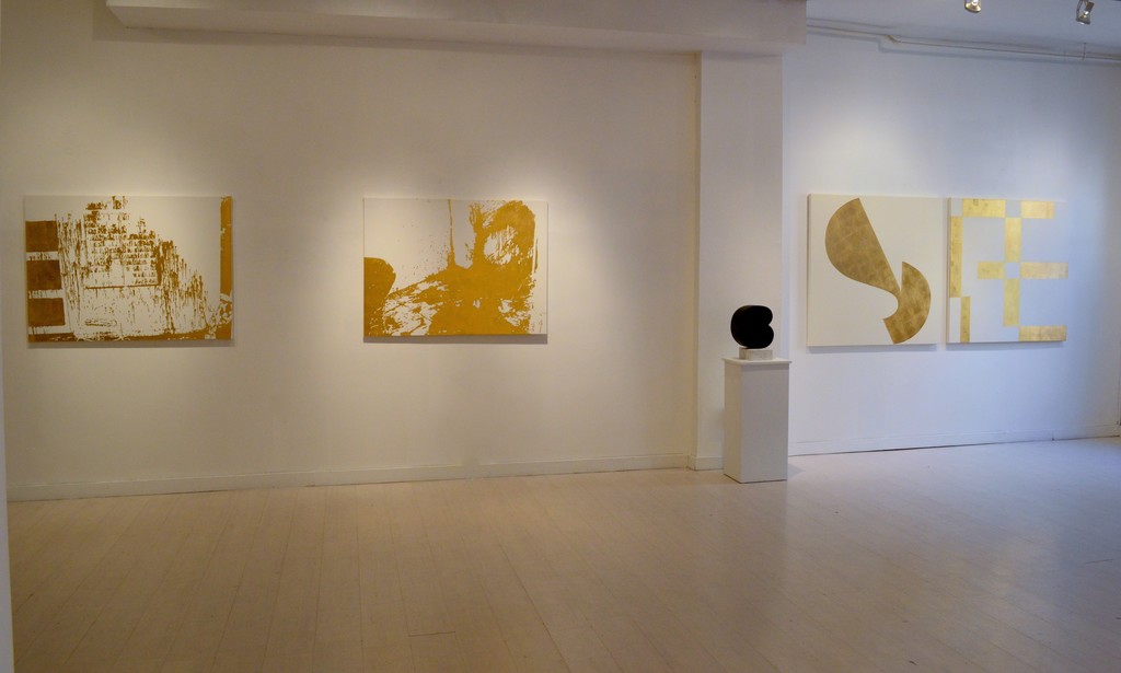 From left: 'Action Paintings' (Pintura de action)gold leaf, canvas
'Change' (Cambio) iron, marble base. 'Gusano'and 'Dissident' From left: 'Action Paintings' (Pintura de action)gold leaf, canvas
'Change' (Cambio) iron, marble base. 'Gusano'and 'Dissident'