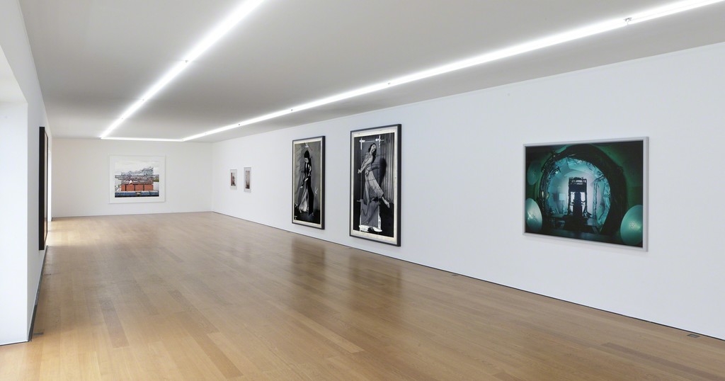 Installation view Candida Höfer, Thomas Struth, Thomas Ruff at Galerie Rüdiger Schöttle, 2017.
Photo: Wilfried Petzi. Installation view Candida Höfer, Thomas Struth, Thomas Ruff at Galerie Rüdiger Schöttle, 2017.
Photo: Wilfried Petzi.