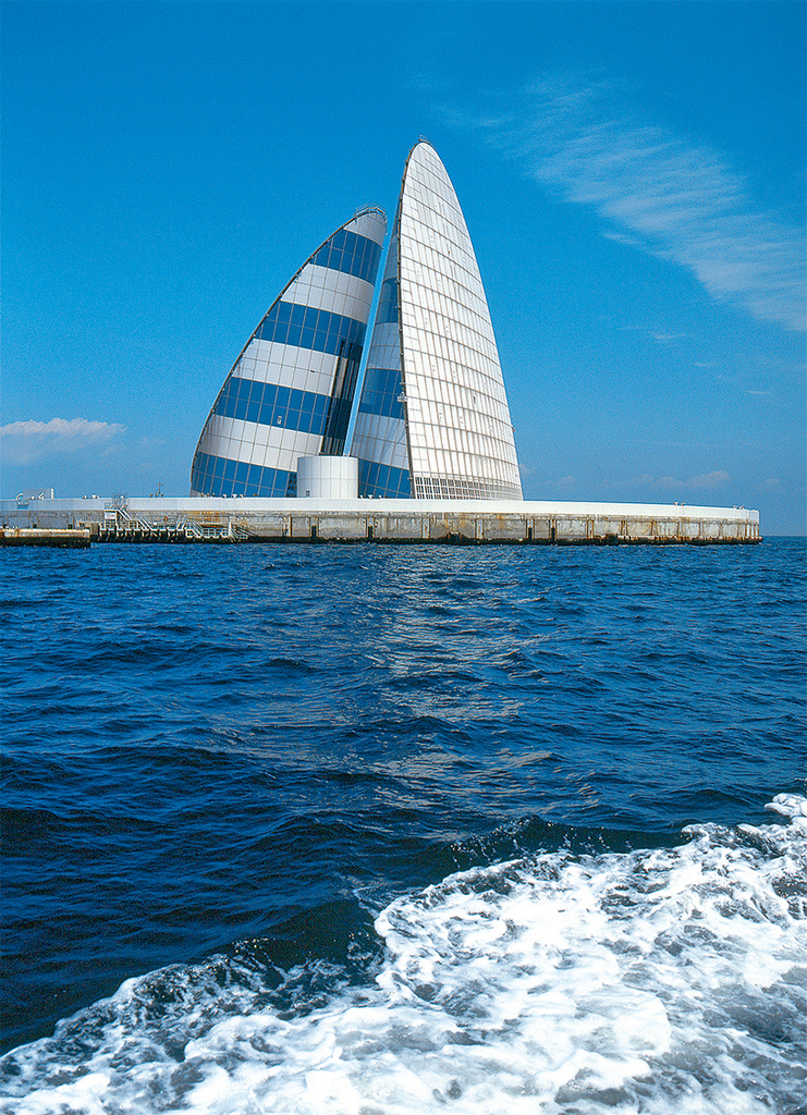 Kazenotou (Tower of Wind), 1997, Trans-Tokyo Bay Expressway, artificial island, Kawasaki, Photo: Murai Osamu Kazenotou (Tower of Wind), 1997, Trans-Tokyo Bay Expressway, artificial island, Kawasaki, Photo: Murai Osamu