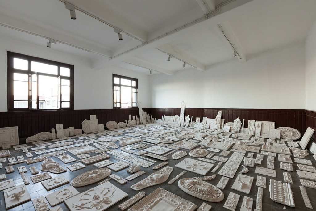 Michael Rakowitz, "The Flesh Is Yours, The Bones Are Ours" (2015). Istanbul Biennial, Galata Greek Primary School. Photo by Sahir Ugur Eren. Michael Rakowitz, "The Flesh Is Yours, The Bones Are Ours" (2015). Istanbul Biennial, Galata Greek Primary School. Photo by Sahir Ugur Eren.