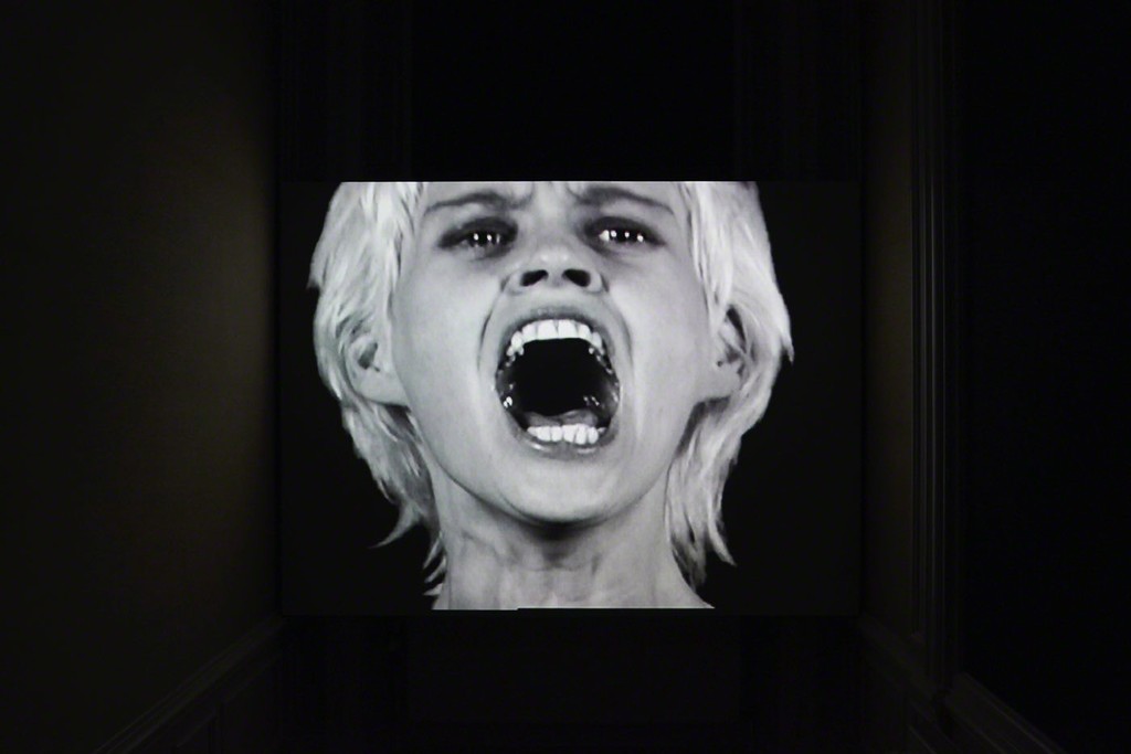 Gary Hill, Remembering Paralinguay, Single-channel video/sound installation, 2000 Gary Hill, Remembering Paralinguay, Single-channel video/sound installation, 2000