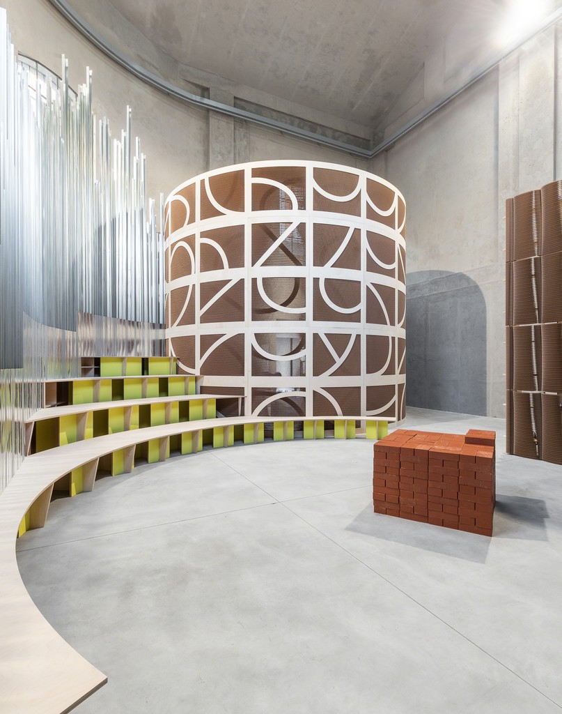 “SLIGHT AGITATION 1/4: Tobias Putrih”View of the exhibition. 20 October 2016 – 22 January 2017. Fondazione Prada, Milan. Tobias Putrih, Exchange, 2016. Photo Delfino Sisto Legnani e Marco Cappelletti. Courtesy Fondazione Prada “SLIGHT AGITATION 1/4: Tobias Putrih”View of the exhibition. 20 October 2016 – 22 January 2017. Fondazione Prada, Milan. Tobias Putrih, Exchange, 2016. Photo Delfino Sisto Legnani e Marco Cappelletti. Courtesy Fondazione Prada