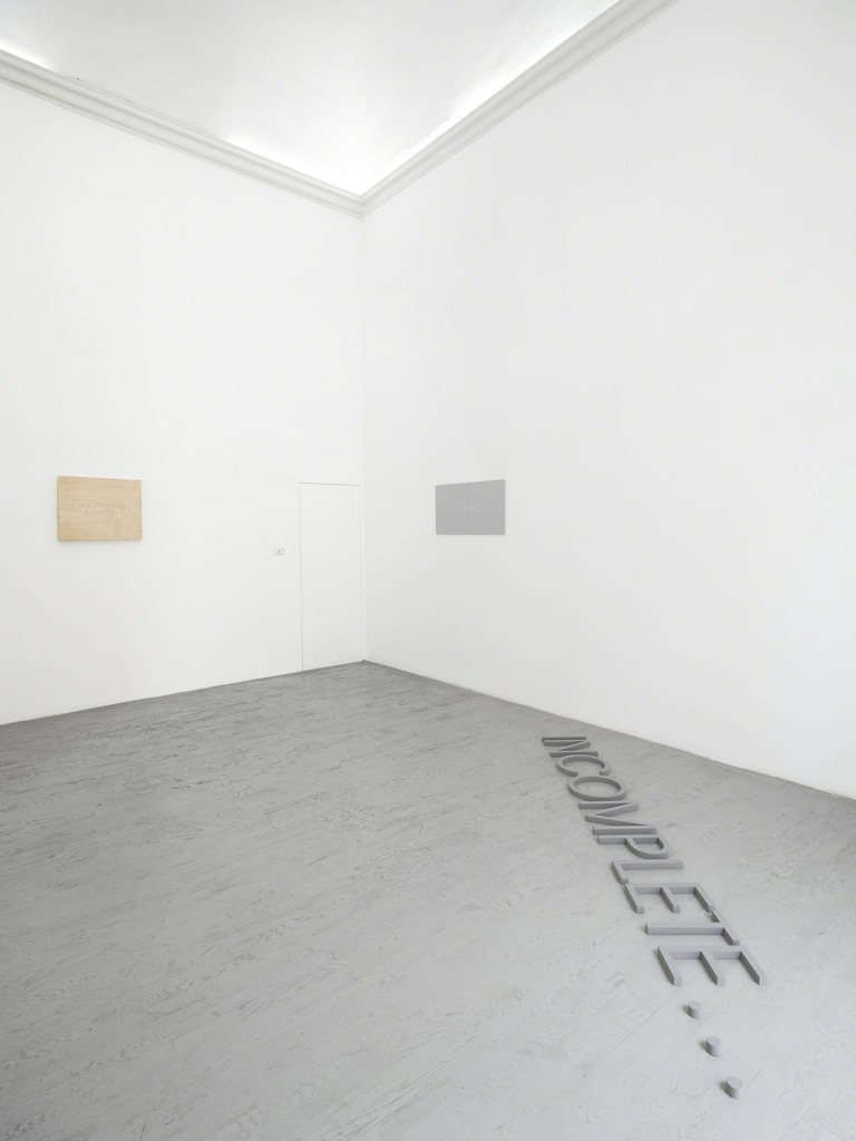 Robert Barry - partial view of the exhibition - June 2014 - Galleria Alfonso Artiaco, Napoli Robert Barry - partial view of the exhibition - June 2014 - Galleria Alfonso Artiaco, Napoli