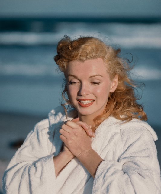 André de Dienes | Marilyn Monroe, Tobay Beach (1949) | Artsy