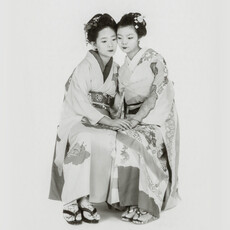 Linda Fregni Nagler, Two young Maiko (2010)