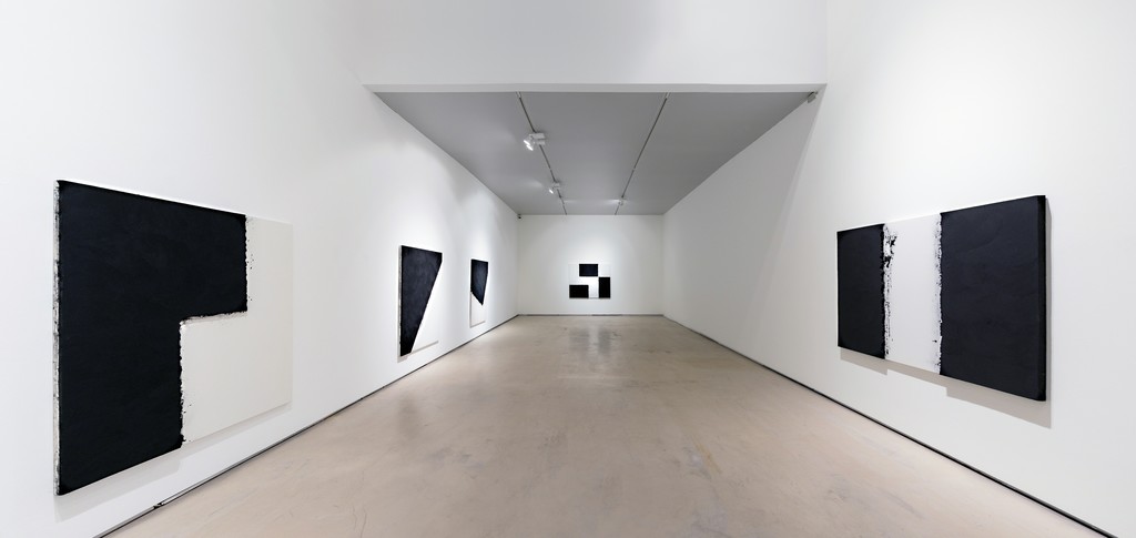 Lee Bae, Solo Exhibition, 2016, installation view Lee Bae, Solo Exhibition, 2016, installation view