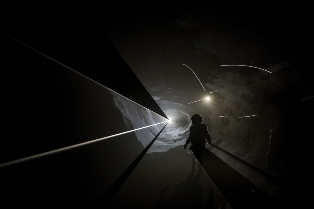 Anthony McCall, Face to Face IV, 2013.
Installation view, Dark Mofo 2015, Macquarie Point, Hobart, June 2015.
© Anthony McCall, image courtesy of Mona, Museum of Old and New Art, Hobart, Tasmania, Australia.
Photo credit: MONA/Rosie Hastie
Image Courtesy of Mona (Museum of Old and New Art) Anthony McCall, Face to Face IV, 2013.
Installation view, Dark Mofo 2015, Macquarie Point, Hobart, June 2015.
© Anthony McCall, image courtesy of Mona, Museum of Old and New Art, Hobart, Tasmania, Australia.
Photo credit: MONA/Rosie Hastie
Image Courtesy of Mona (Museum of Old and New Art)