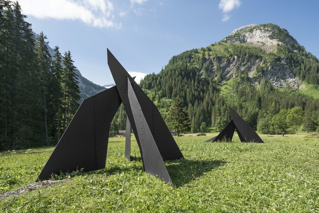 Alexander Calder, ‘Six Planes Escarpé’ (1967) and ‘Four Planes Escarpé’ (1967)
Installation view, Lake Lauenen, Gstaad, Switzerland, 2016
© 2016 Calder Foundation, New York / DACS London
Courtesy Calder Foundation, New York / Art Resource,
New York and Hauser & Wirth
Photo: Jon Etter Alexander Calder, ‘Six Planes Escarpé’ (1967) and ‘Four Planes Escarpé’ (1967)
Installation view, Lake Lauenen, Gstaad, Switzerland, 2016
© 2016 Calder Foundation, New York / DACS London
Courtesy Calder Foundation, New York / Art Resource,
New York and Hauser & Wirth
Photo: Jon Etter