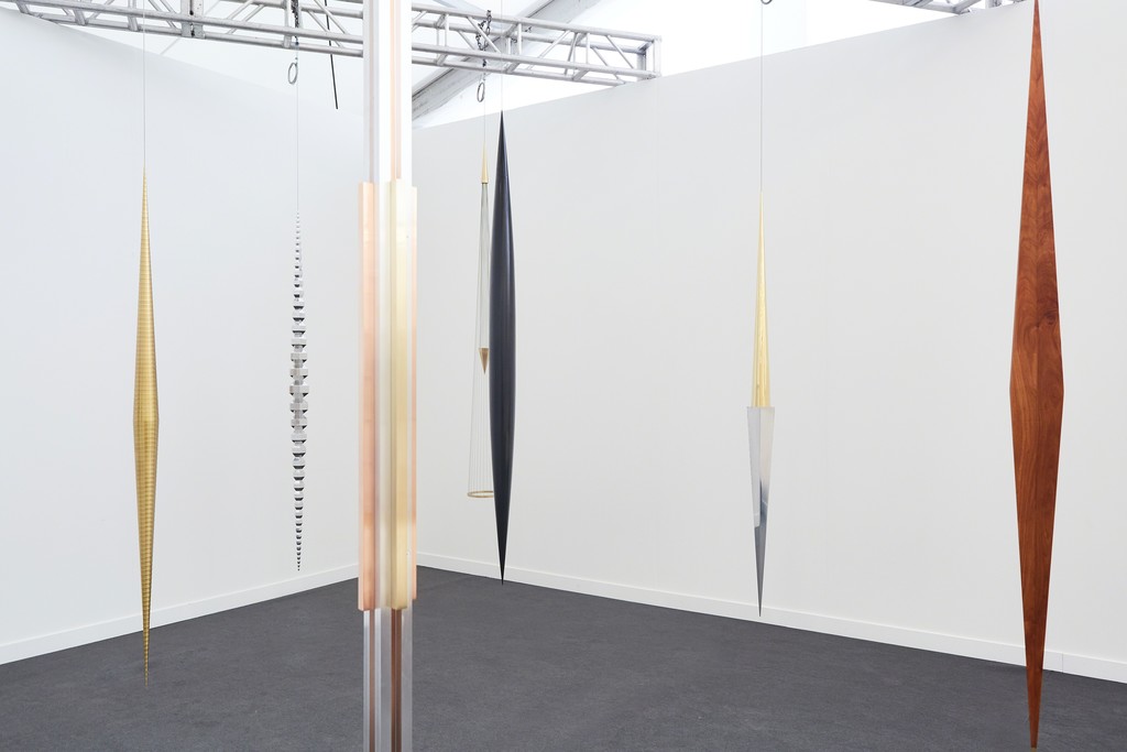 galeria nara roesler -- booth A26 -- frieze new york 2018-- photo Will Wang © courtesy of the artists and galeria nara roesler galeria nara roesler -- booth A26 -- frieze new york 2018-- photo Will Wang © courtesy of the artists and galeria nara roesler