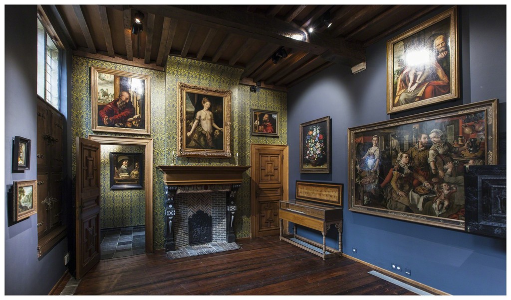 Installation view of "The Golden Cabinet. Royal Museum at the Rockox House" (2015) © Jesse Williams Installation view of "The Golden Cabinet. Royal Museum at the Rockox House" (2015) © Jesse Williams