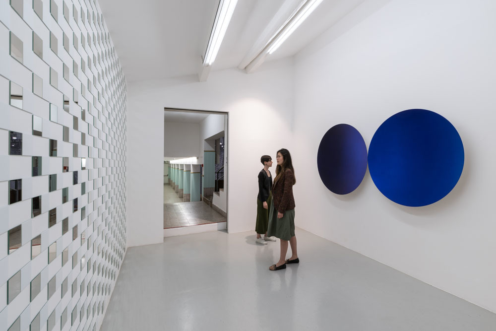 DANIEL BUREN & ANISH KAPOOR, exhibition view GALLERIA CONTINUA, San Gimignano. Ph Ela Bialkowska, OKNO Studio DANIEL BUREN & ANISH KAPOOR, exhibition view GALLERIA CONTINUA, San Gimignano. Ph Ela Bialkowska, OKNO Studio