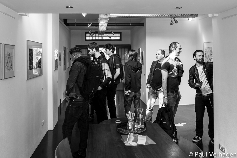 Visitors during Roadburn Festival for the solo exhibition 'Brilliant Shadows' by Arik Roper. Visitors during Roadburn Festival for the solo exhibition 'Brilliant Shadows' by Arik Roper.