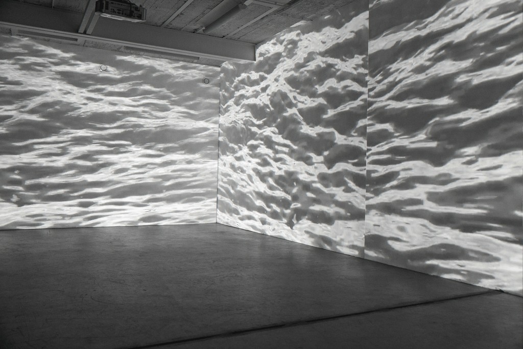 „Rauschen“, 3-channel Video Installation, 2017, exhibition view | image: ©dasesszimmer „Rauschen“, 3-channel Video Installation, 2017, exhibition view | image: ©dasesszimmer