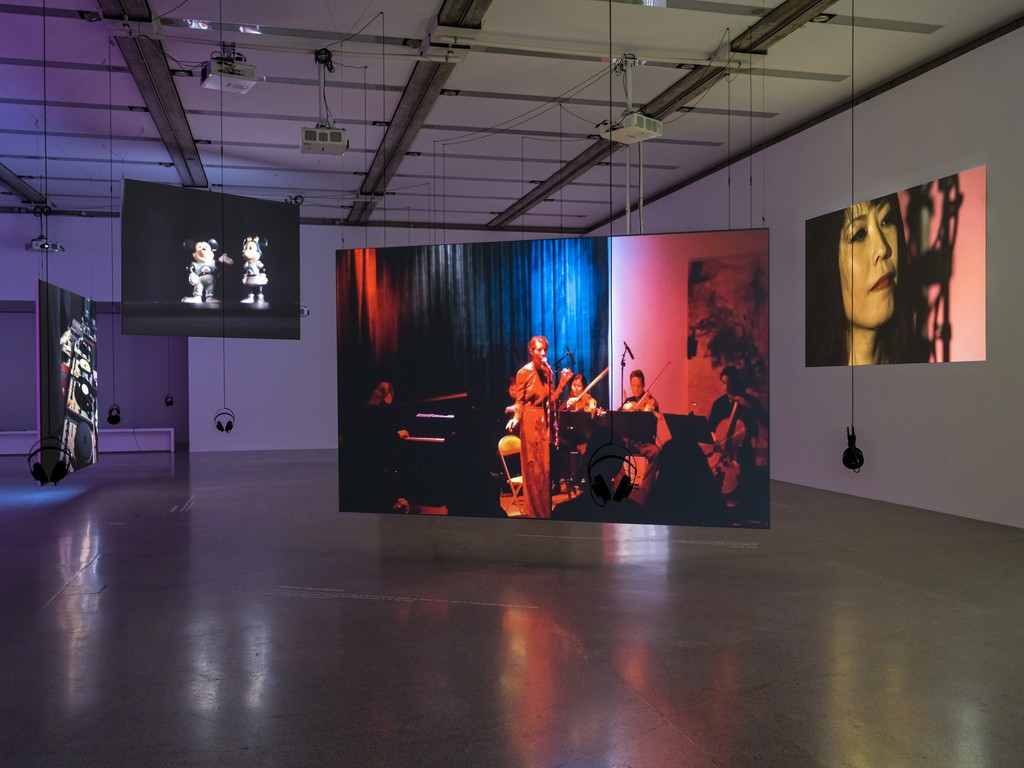 Ausstellungsansicht / Exhibition view
Doppelleben. Bildende Künstler_innen machen Musik, 23. Juni bis 11. November 2018 / Double Lives. Visual Artists Making Music, June 23 to November 11, 2018, mumok Museum moderner Kunst Stiftung Ludwig Wien
Photo: Klaus Pichler © mumok
Ausstellungsansicht / Exhibition view
Doppelleben. Bildende Künstler_innen machen Musik, 23. Juni bis 11. November 2018 / Double Lives. Visual Artists Making Music, June 23 to November 11, 2018, mumok Museum moderner Kunst Stiftung Ludwig Wien
Photo: Klaus Pichler © mumok