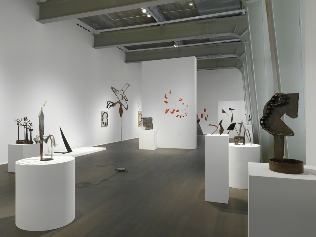 Installation view, Alexander Calder / David Smith, Hauser & Wirth, Zürich, 12 June – 16 September 2017. © 2017 Calder Foundation, New York / Artists Rights Society (ARS), New York; © 2017 David Smith Estate Installation view, Alexander Calder / David Smith, Hauser & Wirth, Zürich, 12 June – 16 September 2017. © 2017 Calder Foundation, New York / Artists Rights Society (ARS), New York; © 2017 David Smith Estate