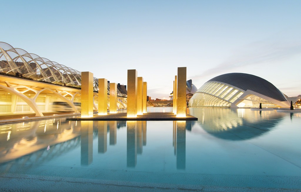 Heinz Mack: The Sky over Nine Columns | installation view at Ciudad de las Artes y las Ciencias, València, Spain | 2016 Heinz Mack: The Sky over Nine Columns | installation view at Ciudad de las Artes y las Ciencias, València, Spain | 2016