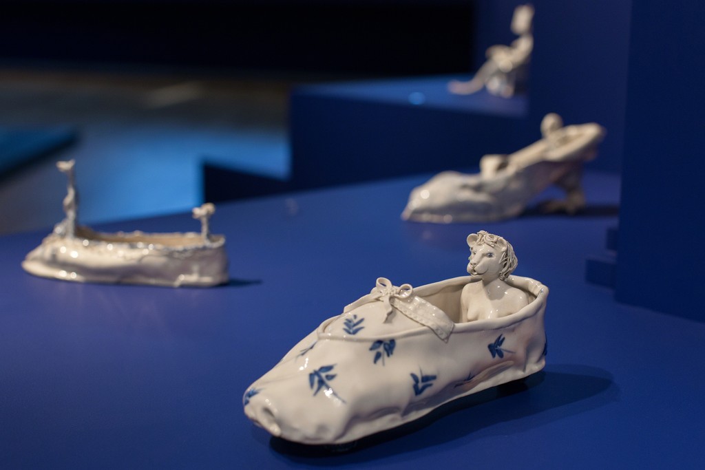 Installation view of 'Coille Hooven: Tell It By Heart', 2016. Photo by Jenna Bascom. Courtesy of the Museum of Arts and Design. Installation view of 'Coille Hooven: Tell It By Heart', 2016. Photo by Jenna Bascom. Courtesy of the Museum of Arts and Design.