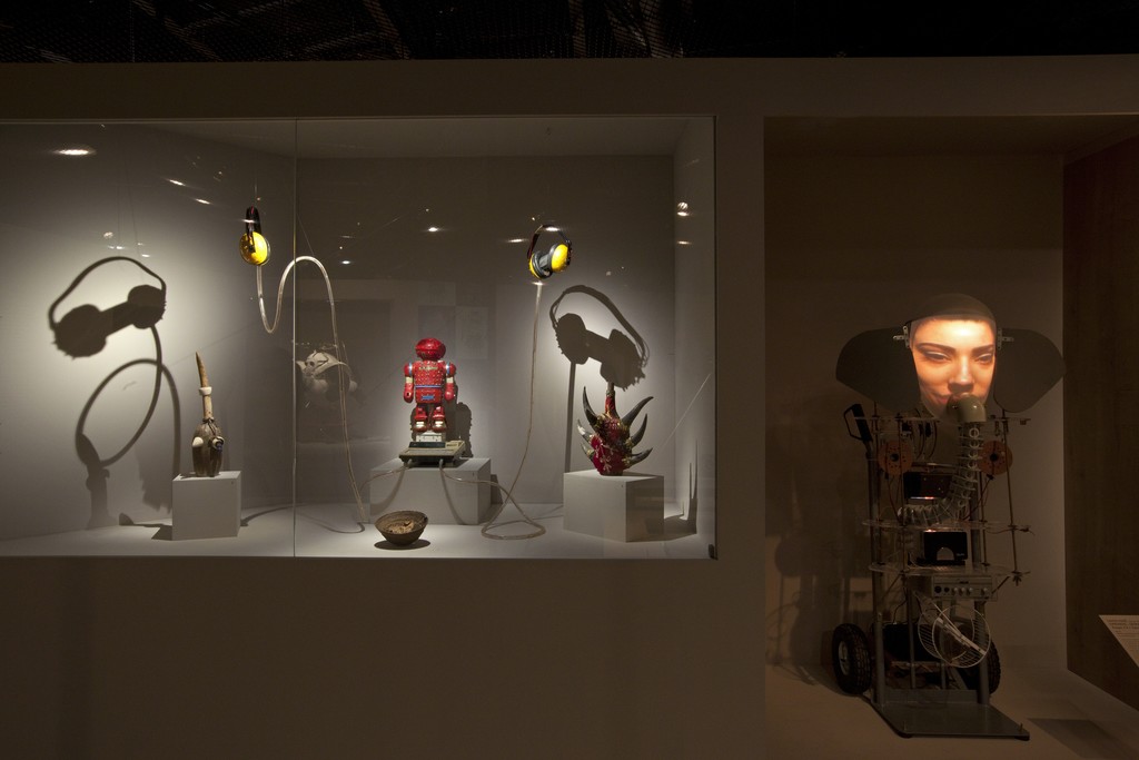 Musée du quai Branly. Installation view of "Persona, étrangement humain". January 26 - November 13, 2016 © musée du quai Branly, photo Gautier Deblonde Musée du quai Branly. Installation view of "Persona, étrangement humain". January 26 - November 13, 2016 © musée du quai Branly, photo Gautier Deblonde