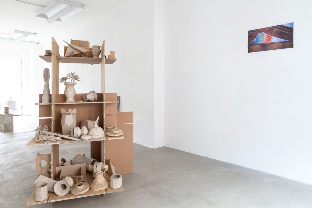 exhibition view Selma Weber: (left) "Collection", 2018, cardboard-pottery on shelf, 170 x 116 cm and (right) "Ciel", 2018, injet print | ©das_esszimmer exhibition view Selma Weber: (left) "Collection", 2018, cardboard-pottery on shelf, 170 x 116 cm and (right) "Ciel", 2018, injet print | ©das_esszimmer