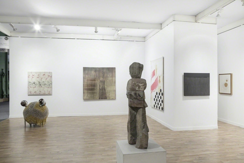 Kukje Gallery/Tina Kim Gallery FIAC 16 Installation View. Image provided by Kukje Gallery. Kukje Gallery/Tina Kim Gallery FIAC 16 Installation View. Image provided by Kukje Gallery.