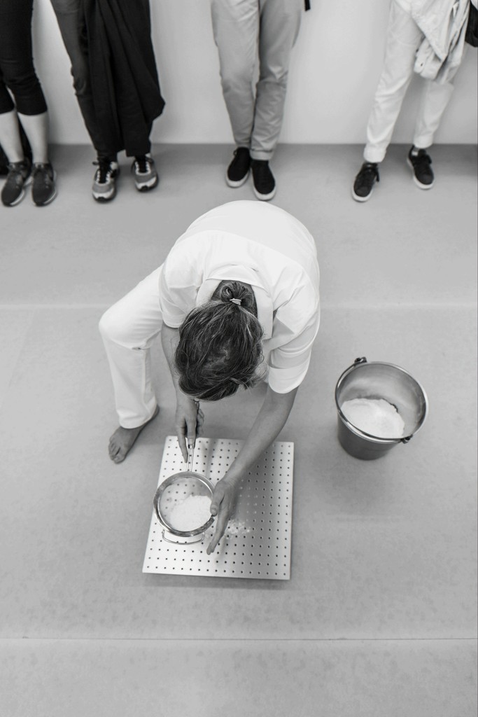 Kristina Matousch, Bake, 2018, performance and installation view Kristina Matousch, Bake, 2018, performance and installation view