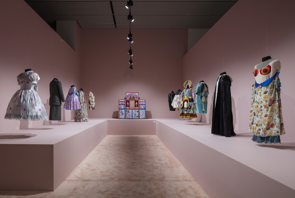 Grayson Perry, Hold Your Beliefs Lightly, installation view ARoS 2016, photo Anders Sune Berg Grayson Perry, Hold Your Beliefs Lightly, installation view ARoS 2016, photo Anders Sune Berg