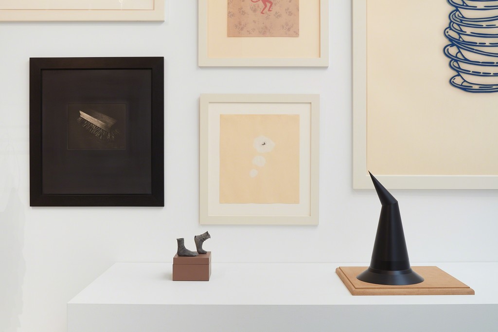 Artwork © 2019 Robert Therrien / Artists Rights Society (ARS), New York. Photo: Johnna Arnold. Courtesy Gagosian. Artwork © 2019 Robert Therrien / Artists Rights Society (ARS), New York. Photo: Johnna Arnold. Courtesy Gagosian.