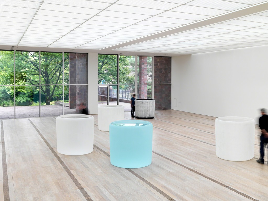 Installation view, Fondation Beyeler, Riehen/Basel, 2016. © Roni Horn Photograph by Stefan Altenburger Installation view, Fondation Beyeler, Riehen/Basel, 2016. © Roni Horn Photograph by Stefan Altenburger
