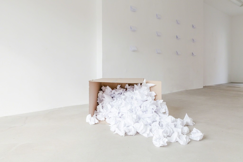 Liliane Freiermuth, "The eight hills of Hong Kong", 2014, Installation, cardboard box, paper | image: ©dasesszimmer Liliane Freiermuth, "The eight hills of Hong Kong", 2014, Installation, cardboard box, paper | image: ©dasesszimmer
