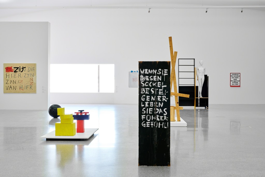 Ausstellungsansicht / Exhibition view
Klassentreffen. Werke aus der Sammlung Gaby und Wilhelm Schürmann / Class Reunion. Works from the Gaby and Wilhelm Schürmann Collection, 23.6.–11.11.2018, mumok Museum moderner Kunst Stiftung Ludwig Wien
Photo: Christian Benesch, © mumok
Ausstellungsansicht / Exhibition view
Klassentreffen. Werke aus der Sammlung Gaby und Wilhelm Schürmann / Class Reunion. Works from the Gaby and Wilhelm Schürmann Collection, 23.6.–11.11.2018, mumok Museum moderner Kunst Stiftung Ludwig Wien
Photo: Christian Benesch, © mumok