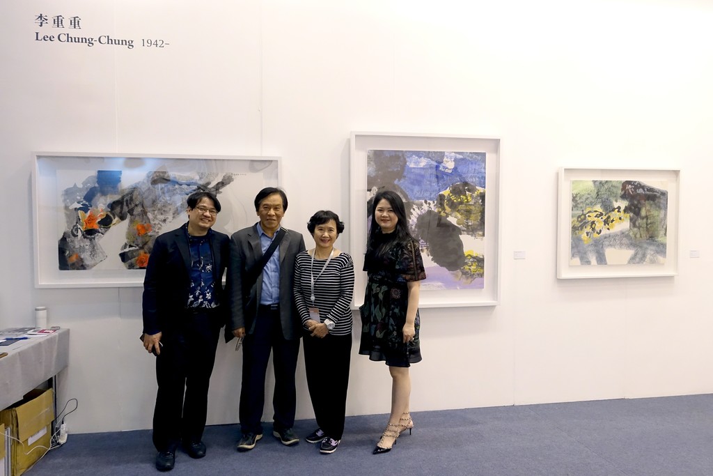 Links: Liang Gallery Director YU Yen-Liang, Director of MOMA Taipei SHIH Jui-Jen, Artist LEE Chung-Chung and Liang Gallery General Manager Claudia CHEN Links: Liang Gallery Director YU Yen-Liang, Director of MOMA Taipei SHIH Jui-Jen, Artist LEE Chung-Chung and Liang Gallery General Manager Claudia CHEN