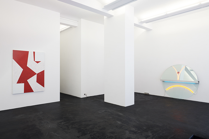 Exhibition view «Negotiating Geometry» | Reto Boller, Mary Heilmann, Cindy Hinant, Haroon Mirza, Keith Sonnier | Photo: Mischa Scherrer Exhibition view «Negotiating Geometry» | Reto Boller, Mary Heilmann, Cindy Hinant, Haroon Mirza, Keith Sonnier | Photo: Mischa Scherrer
