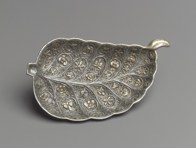Unknown Chinese, ‘Dish in the Shape of a Leaf (唐 鎏金葉形銀盤)’, late 7th–early 8th century, The Metropolitan Museum of Art