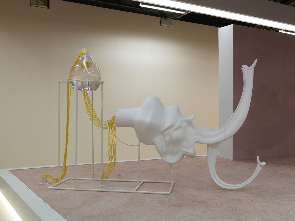 Exhibition view of Marguerite Humeau, FOX P2, Palais de Tokyo (23.06 – 11.09.2016). Courtesy of the artist. Photo : André Morin. Exhibition view of Marguerite Humeau, FOX P2, Palais de Tokyo (23.06 – 11.09.2016). Courtesy of the artist. Photo : André Morin.