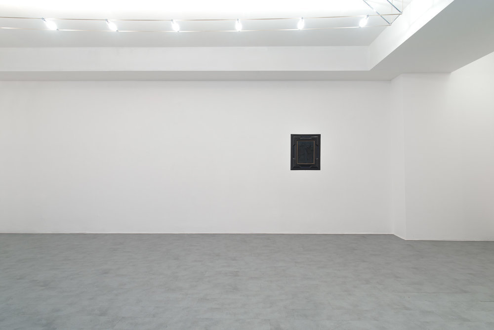 L’UOMO ACCENDE A SE STESSO UNA LUCE NELLA NOTTE, GEOGRAFIA TEMPORALE, 2016
Cenere di immagini bruciate; 40x30 cm
Ashes of burned images; 15,7x11,8 inches L’UOMO ACCENDE A SE STESSO UNA LUCE NELLA NOTTE, GEOGRAFIA TEMPORALE, 2016
Cenere di immagini bruciate; 40x30 cm
Ashes of burned images; 15,7x11,8 inches